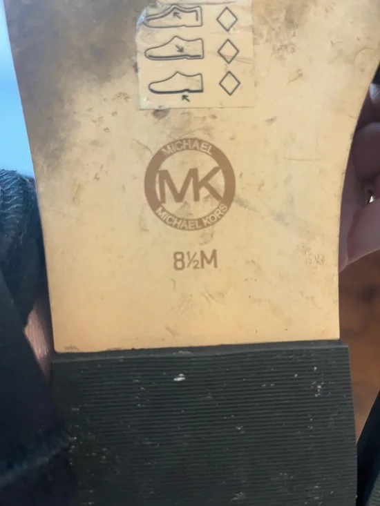 Michael Kors MK Logo Slide Sandals Black Leather Gold Hardware Size 8.5 Summer - Picture 7 of 9